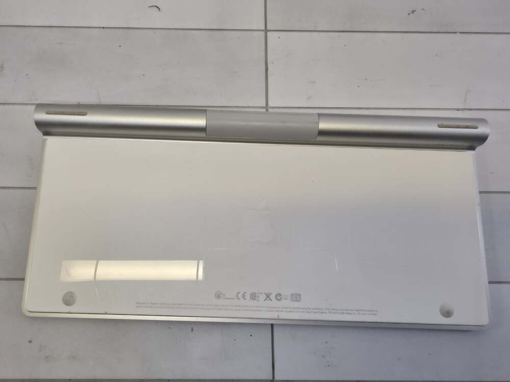 Apple Wireless Keyboard A1314 - Picture 2 of 3